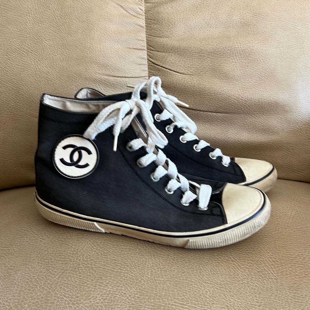 CHANEL Super Rare Vintage Converse Style Black & White High Top Sneaker EUC REAL